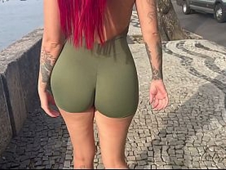 Madrasta putinha fazendo exibicionismo no meu da rua, chegando em casa soquei fundo no cu Rosinha dela.