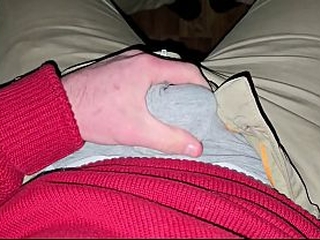 Schick gekleideter Daddy in Lederschuhen wichst nach Feierabend - PhantomGentX